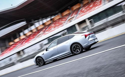 哪吒S猎装版谍照曝光 另类设计能否开启市场新赛道？